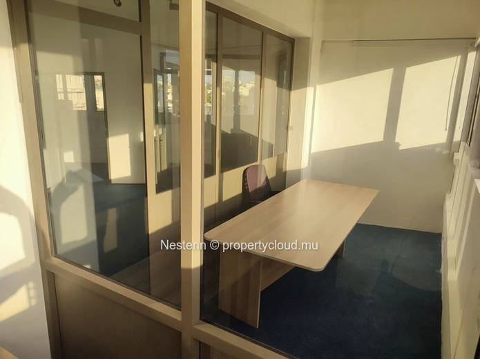 Furnished office on the 3rd floor with stunning views of the city center