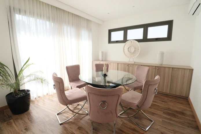 Modern commercial premises of 191.8 m²