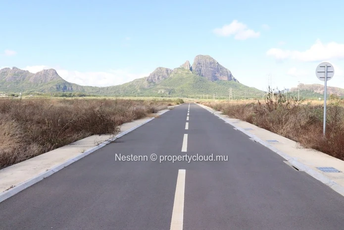 Exceptional plot of land with sea and mountain views in a peaceful setting