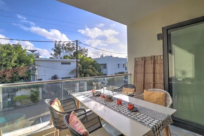 Modern 3-bedroom apartment just steps from the beach 