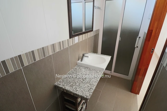 Domaine résidentiel avec 1 villa et 4 bungalows - Avec permis.