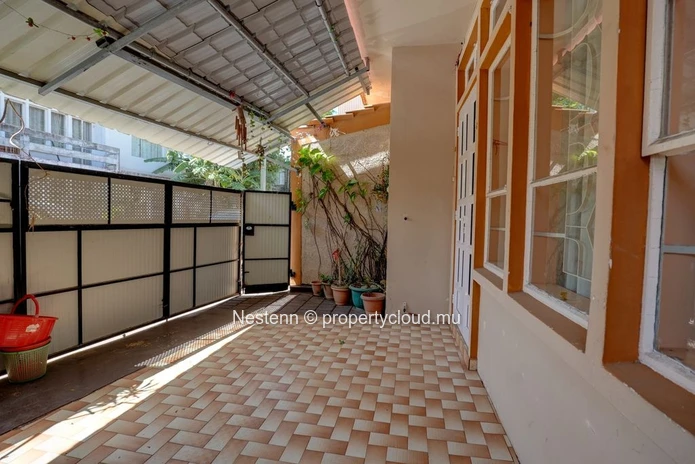 Maison de 200 m², construite sur un terrain de 241 m² 