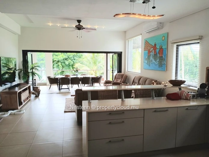 Entre mer et rivière, un penthouse les pieds dans l'eau