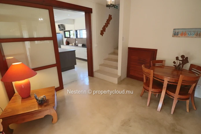 Domaine résidentiel avec 1 villa et 4 bungalows - Avec permis.