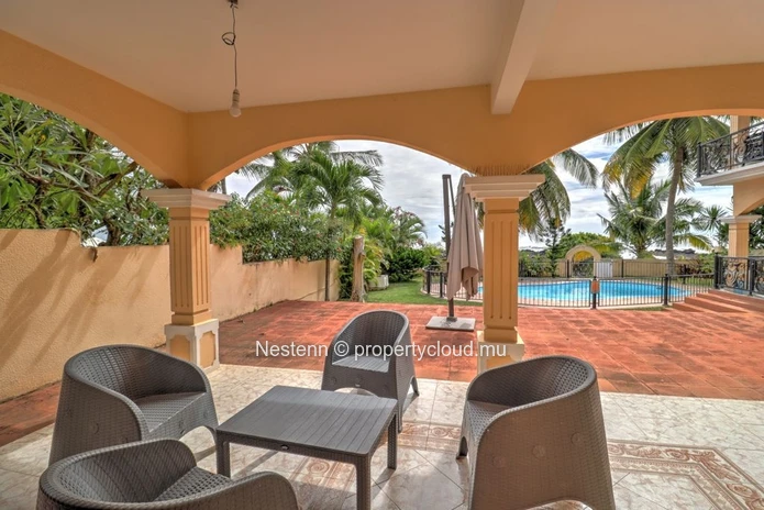 2-Bedroom Apartment with direct beach access