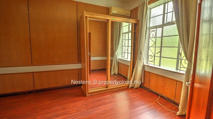 Exceptional property of 5,800 m² 