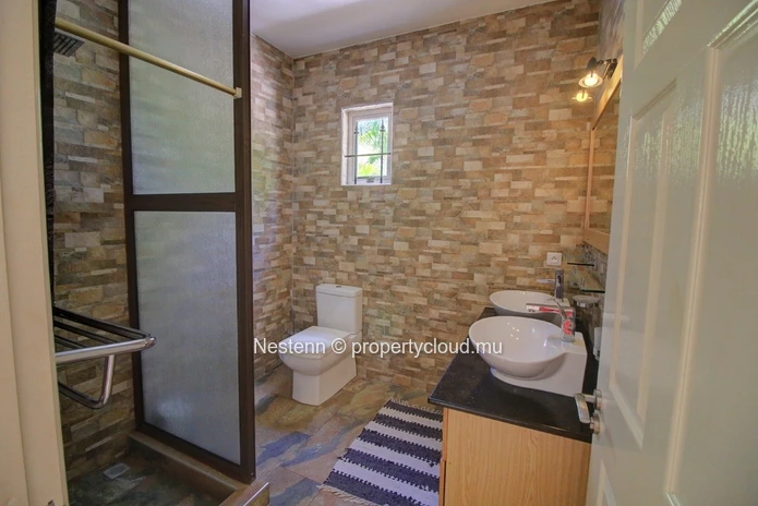 Villa de plain pied dans une residence securisee, prés de la mer