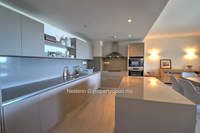 Modern 3 bedroom apartment with private pool and direct beach access