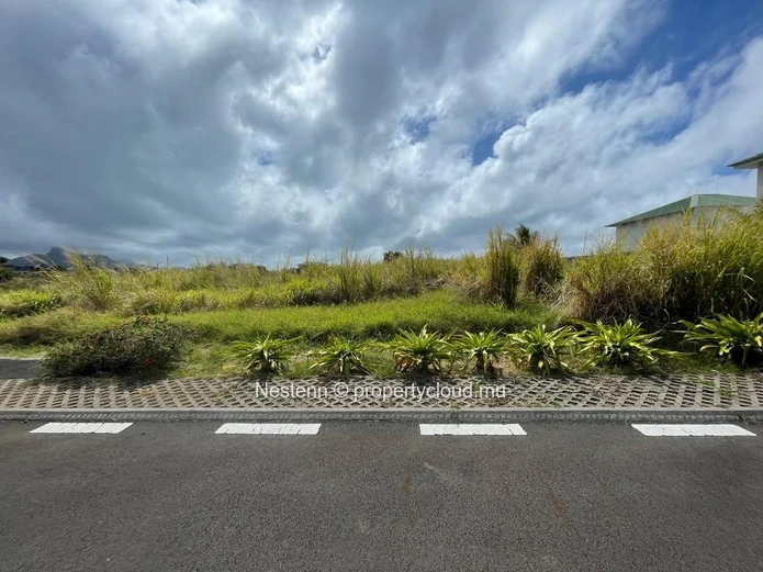 Residential Land of 634.51 M²/15 Perches.