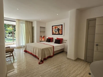 8 Bedroom House