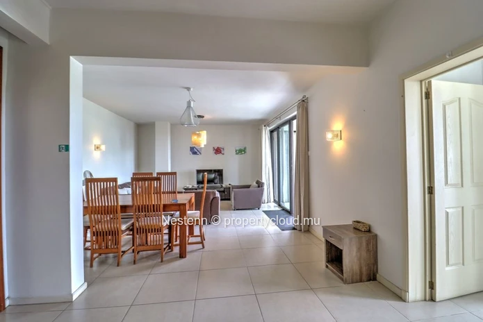 Beautiful three-bedroom apartment with terrace and sea view