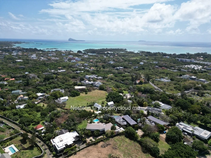Residential land 2548m² near beach 