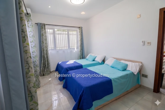 Modern Duplex Villa in Cap Malheureux with 5 bedrooms, private pool, American kitchen, and fully furnished, ideal for...