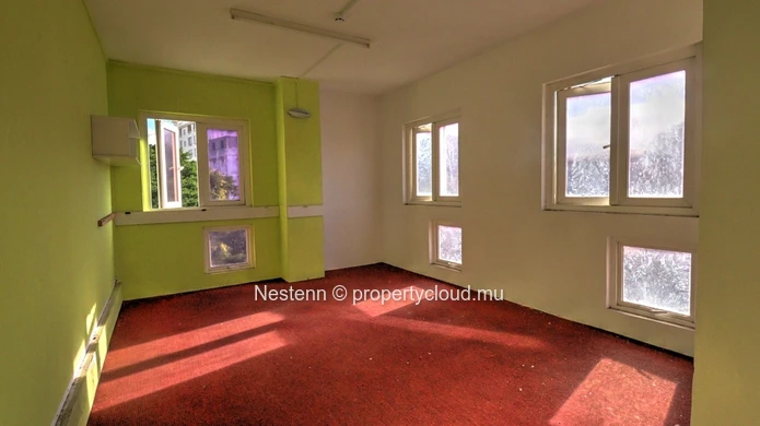 Office space of 371.61 m² 