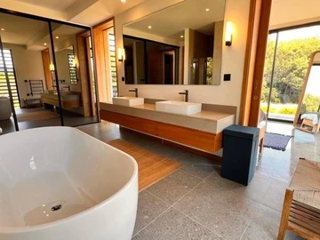 6 Bedroom House