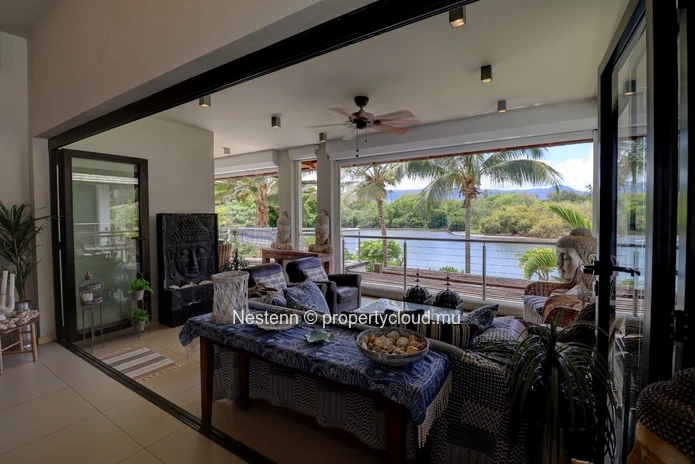 Duplex meublé de 4 chambres avec vue sur rivière et montagne, et proche de plage