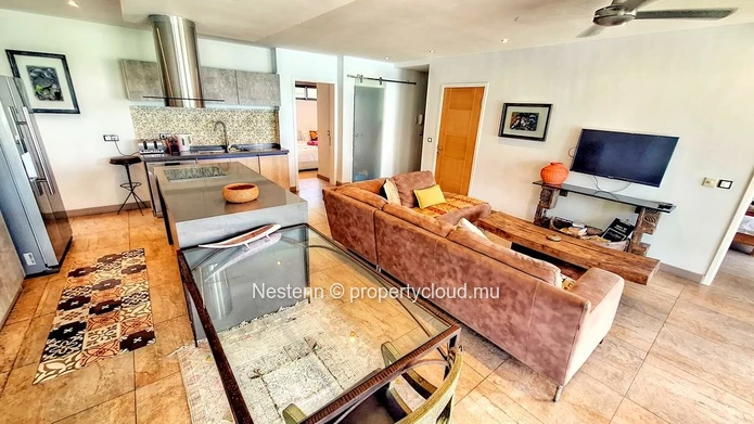 Refined 3-bedroom apartment on the beach