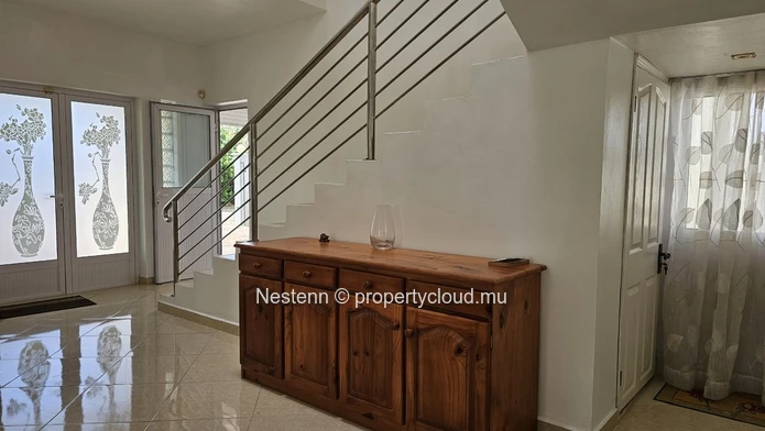 Triplex moderne avec piscine privée et vue mer a quelques pas de marche de la mer