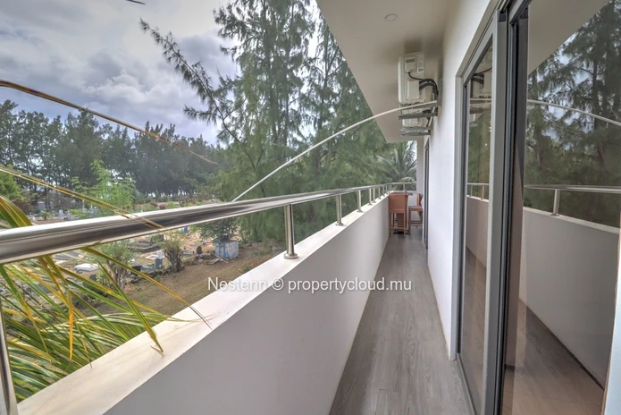 Superbe appartement avec vue mer dans une résidence avec accès direct à la plage. 