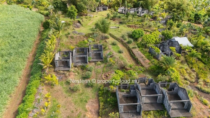 Domaine avec vue sur mer comprenant 17 chalets dans un cadre tropical luxuriant