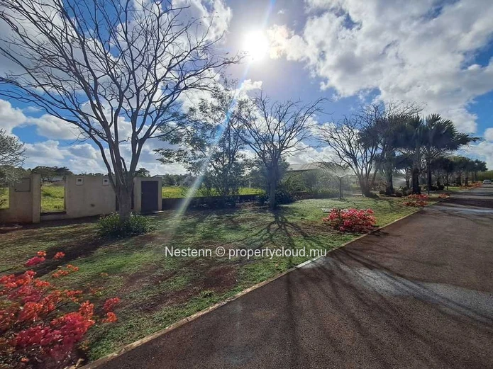 Magnifique terrain résidentiel de 795 m² situé dans un lotissement sécurisé 