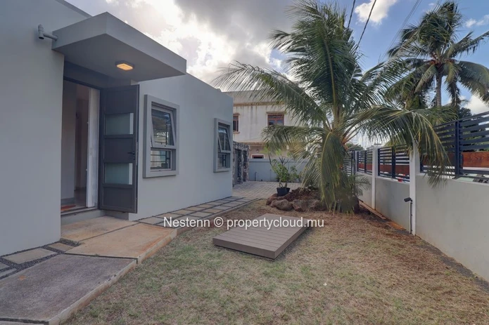 Beautiful, newly built single-storey villa with private pool, in a quiet residential area