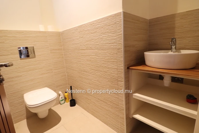 Spacious 6-bed house located near the beach 