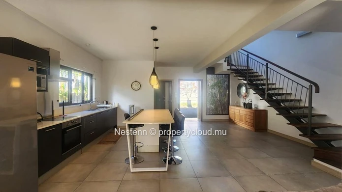 Duplex sécurisé de 3 chambres dans une résidence fermée