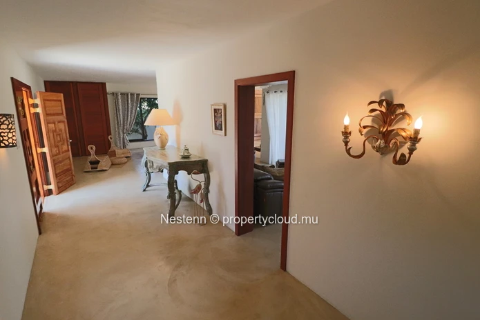 Domaine résidentiel avec 1 villa et 4 bungalows - Avec permis.