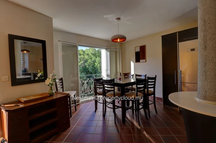 Contemporary 2-bedroom duplex in a secure lakeside residence