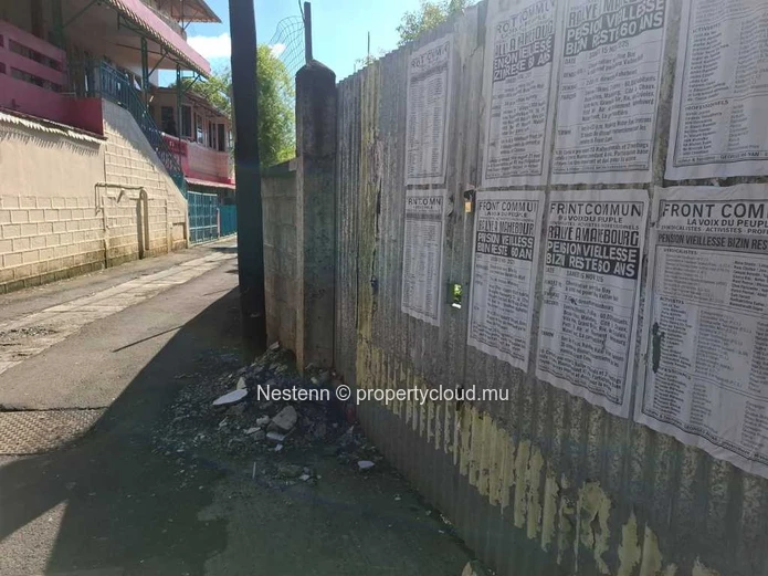 Terrain commercial de 333,5 m² 