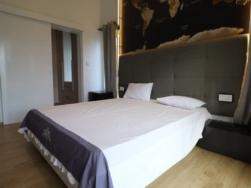 6 Bedroom House