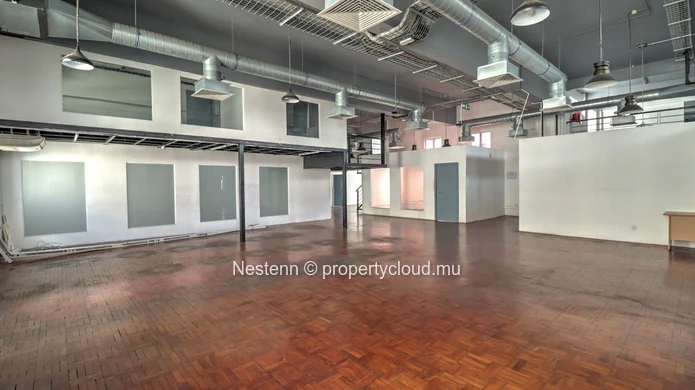  Bâtiment stratégique de 2 158,1 m² 
