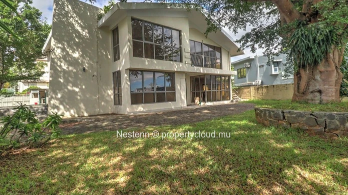 Detached house for commercial use