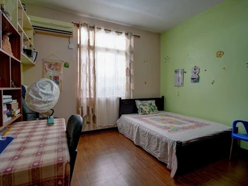 6 Bedroom House