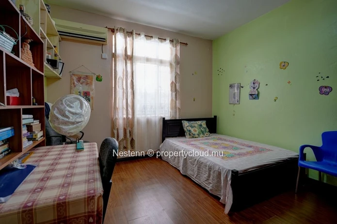 Maison de 200 m², construite sur un terrain de 241 m² 