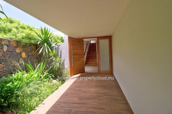 Magnificent 3-bedroom duplex with private pool and sea view