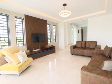 4 Bedroom House