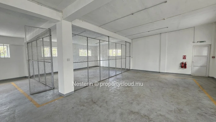 279m² warehouse space