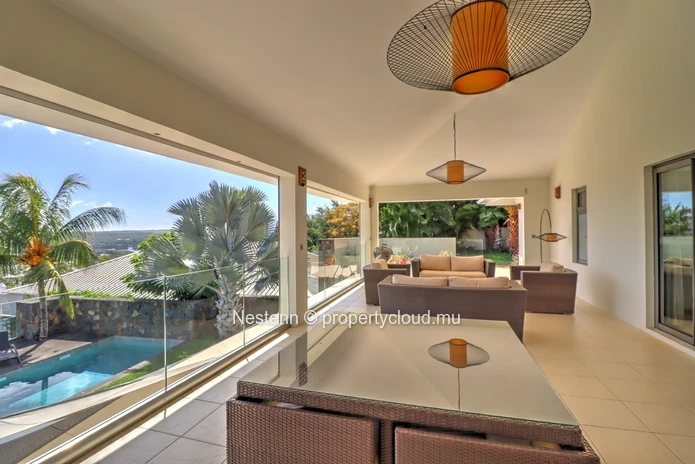 Fantastic 5 bedroom villa with panoramic sea views