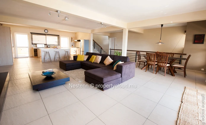 Magnifique appartement moderne de 320m2 avec piscine privée et vue imprenable sur la baie 