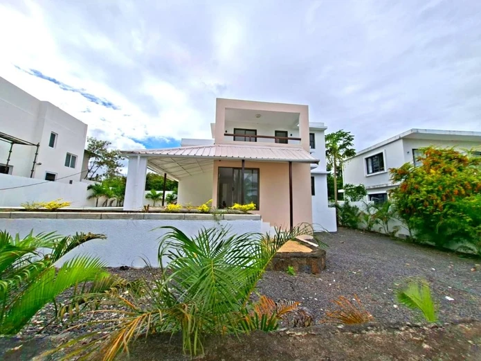 Villa de 4 chambres dans un residence securisee proche de la plage 