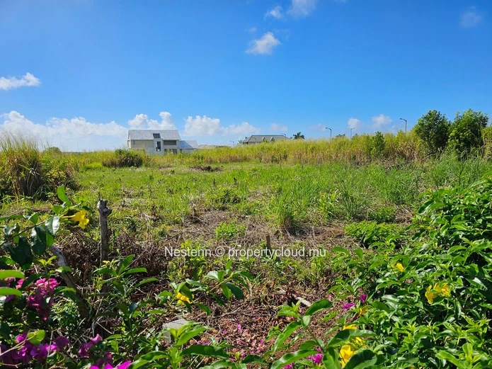 Terrain de 780,7 m²/18,5 perches en résidence sécurisée