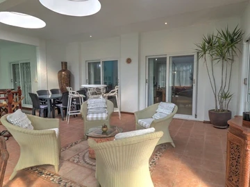6 Bedroom House