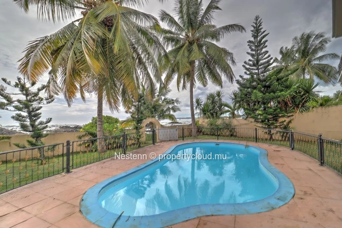 2-Bedroom Apartment with direct beach access
