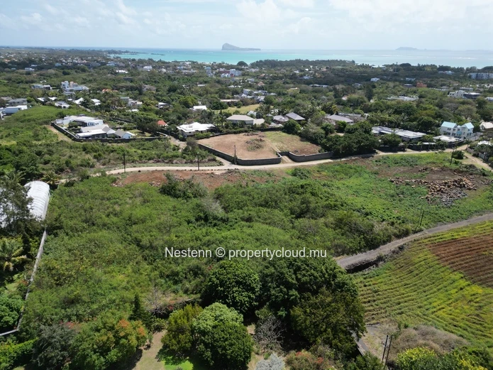 Residential land 2548m² near beach 