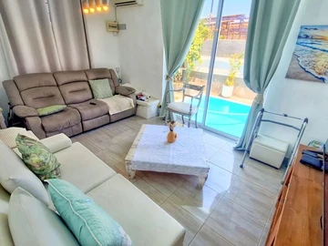 6 Bedroom House