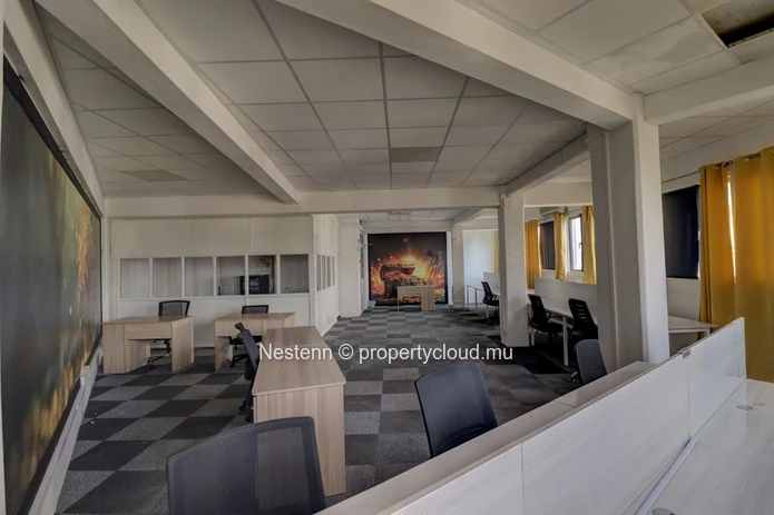 Furnished office on the 4th floor with stunning views of the city center