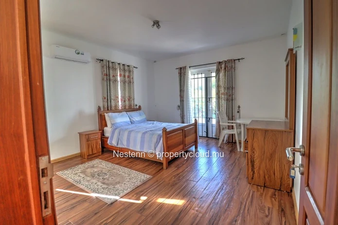 Confortable appartement de 3 chambres en suite au coeur d'un quartier prisé.