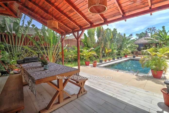 Élégante villa de style balinais sur un terrain de 675 m²